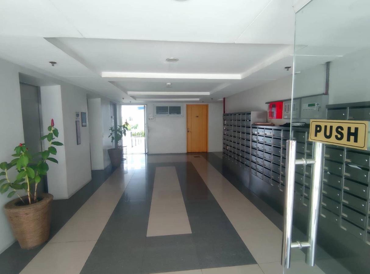 Davao Condo 2Br Pool Wifi Netflix Exterior photo